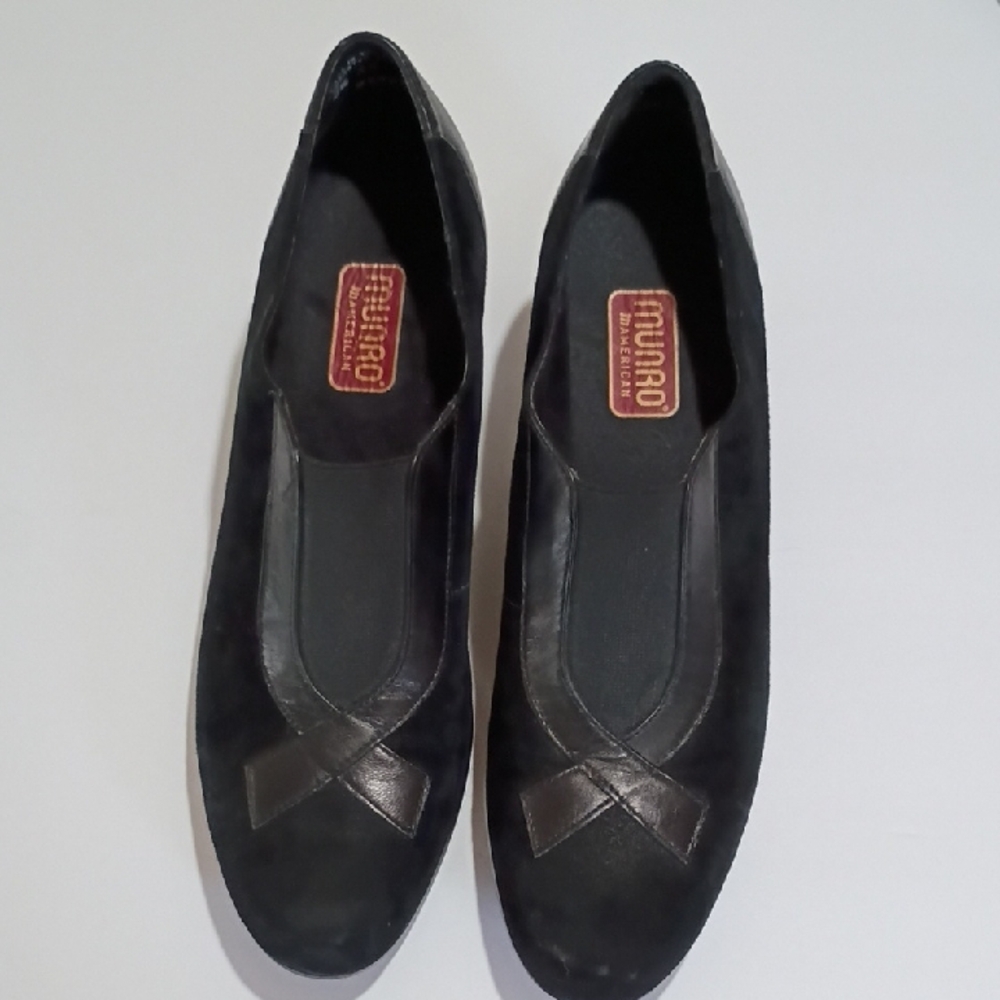 Munro Black Leather Flats 8/5 SS